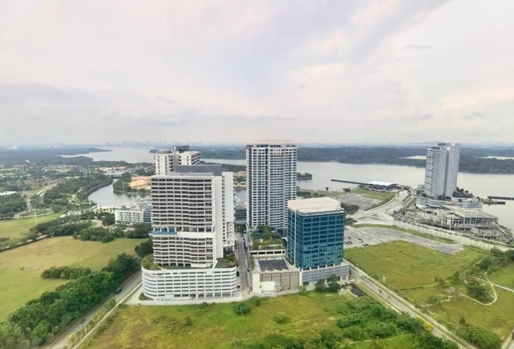 C0704 Almas Suite Seaview & Netflix Stay Nusajaya  Exterior foto